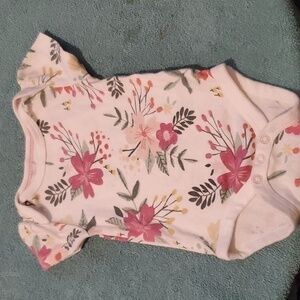 🐻     Cloud Island Onesie size 0-3 months